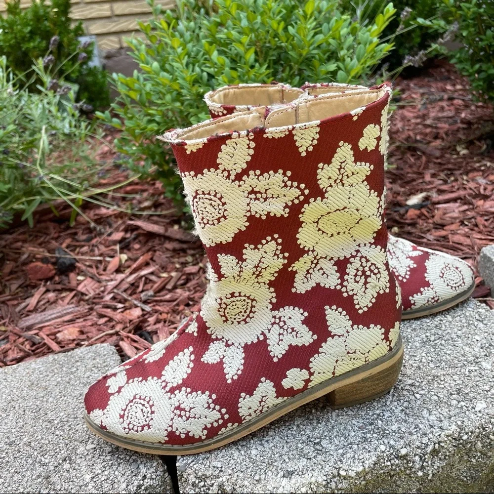 Joyfolie Red Floral Wren Booties - Girls Size 1